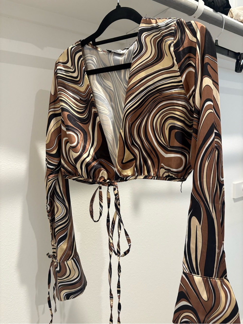 Wavy Print Cropped Jacket in Brown & Cream